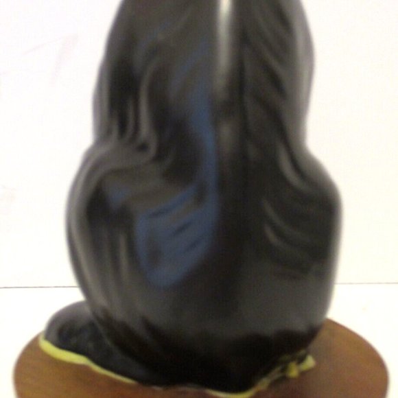 Solid Walnut Sculpture Canadian Wildlife Series by HERTA 6" Tall Black Bear - Picture 4 of 9